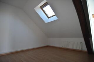  Appartement à louer 3 pièces 82 m²