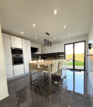  Maison  vendre 8 pices 142 m