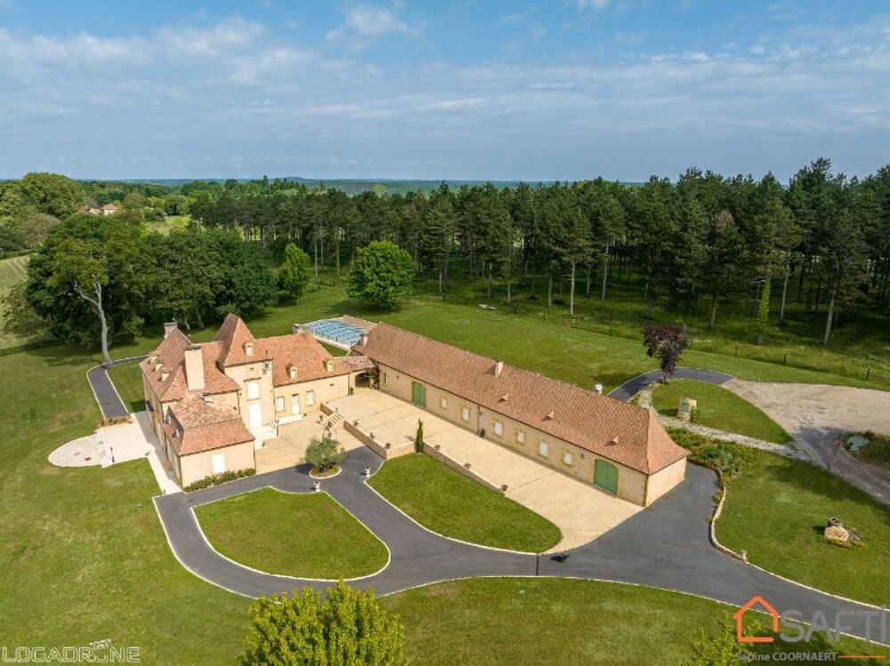 Magnifique manoir en pierre du 17 ème siècle.