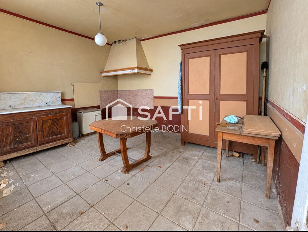 Vente Maison Maison ancienne avec beau potentiel, avec garage et extérieur – Sainte-Soulle centre Sainte-soulle