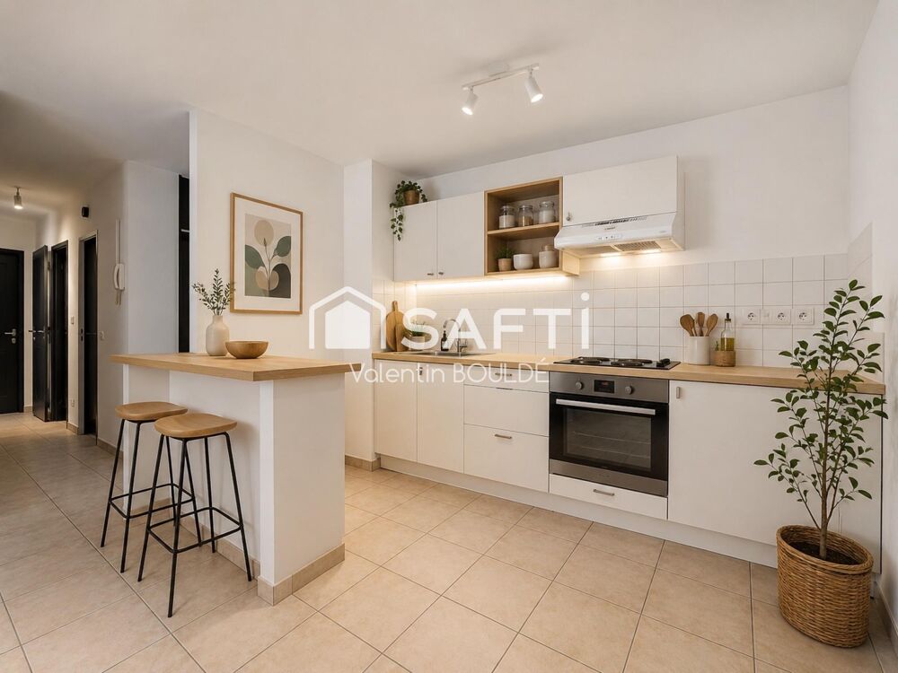 Beau T3 avec balcon au sein dune résidence sécurisée avec piscine.