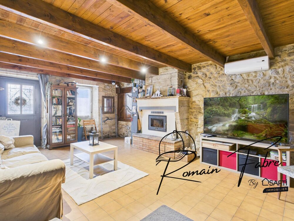 Maison en pierre avec 3 chambres , double garage et piscine semi-enterrée