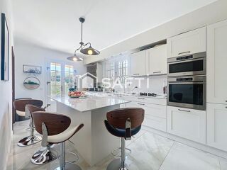  Maison  vendre 8 pices 220 m