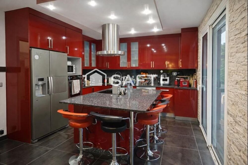 Maison de 118 m² offrant un cadre de vie rare en centre-ville, avec un vaste terrain de 762 m²