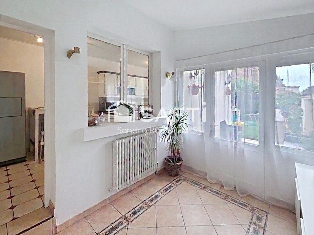 Vente Maison Maison semi mitoyenne 5 pièces  avec jardin et  garage sans travaux à prévoir, proche de toutes commodités. Tergnier