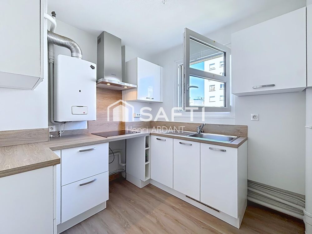 Place des CARMES : Appartement trois pièces, refait à neuf ! ASCENSEUR