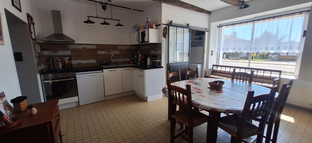 Maison 10 pièces 212 m² · à Sainte-Gemme · 212 m² · 262 000 €