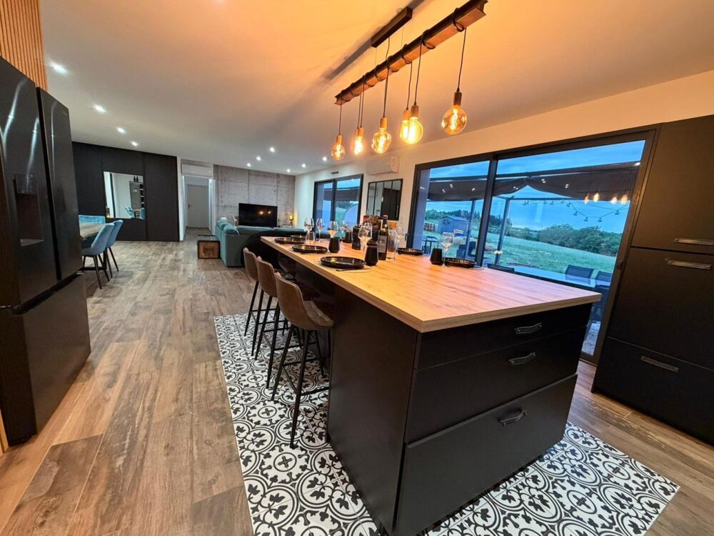 Vente Maison Propriété maison contemporaine de 193 m2, studio séparé, terrain de 5085 m² Cahors