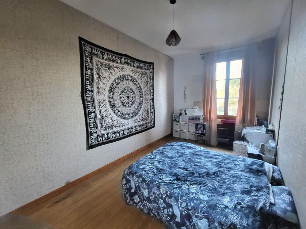 Vente Maison Maison de ville de 354m2 avec un restaurant au RDC. Caudrot