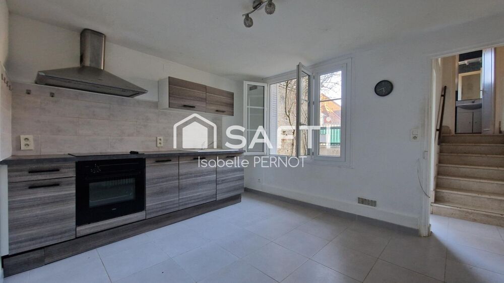 Maison avec garage, cave voûtée et courette à Commissey (Tanlay)