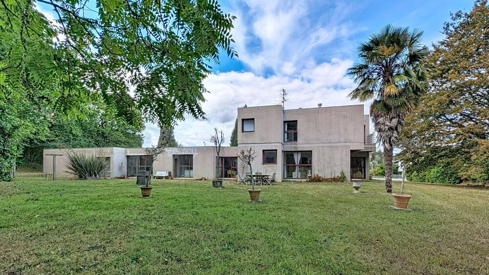 Grande maison avec vie de plain pied et terrain constructible