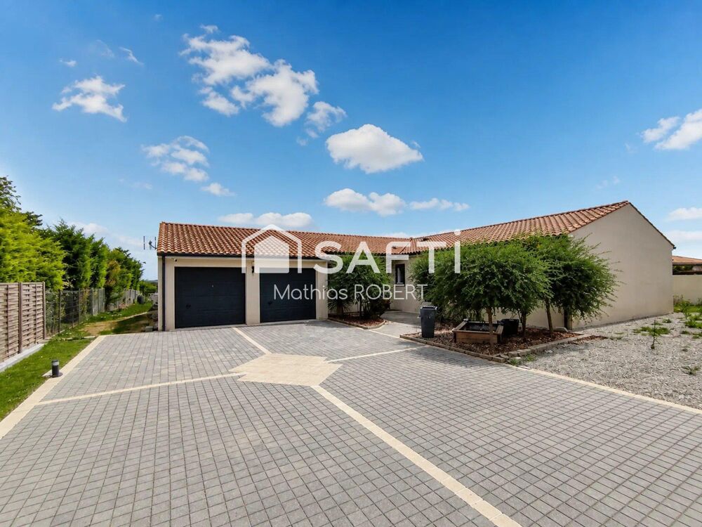 Vente Maison Maison plain pied de 2021 5 pièces de 125 m² Genac-bignac