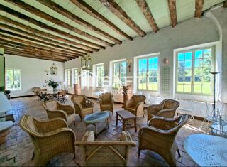  Maison à vendre 15 + pièces 585 m²
