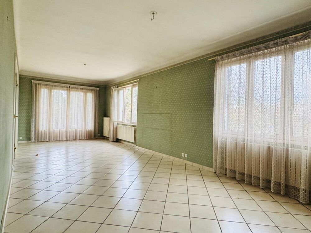Vente Maison CENTRE DE CHASSE-SUR-RHÔNE – MAISON INDIVIDUELLE À RÉINVENTER – TERRAIN RARE DE 794 M² – SOUS-SOL COMPLET – FORT POTENTIEL D'AGR Chasse-sur-rhone