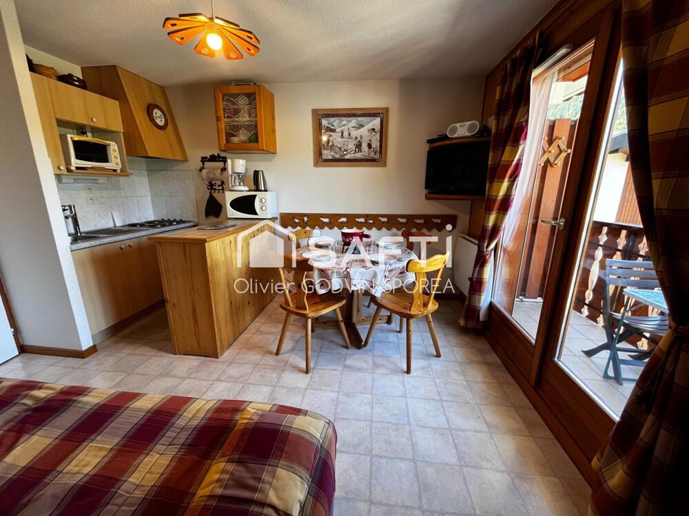 Appartement 2 pièces en étage élevé avec vue panoramique sur les montagnes.