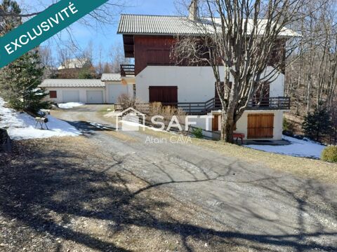   Maison de 270m� sur 2 niveaux avec terrasse, garages sur 4900m� de terrain Maison - 10 pi�ce(s) - 270 m�