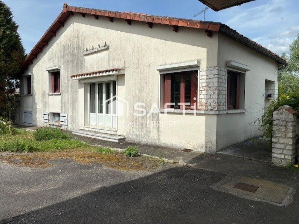 Vente Maison Maison 6 pièces avec jardin, étang de 2138m2, garage et 2 box Aigre