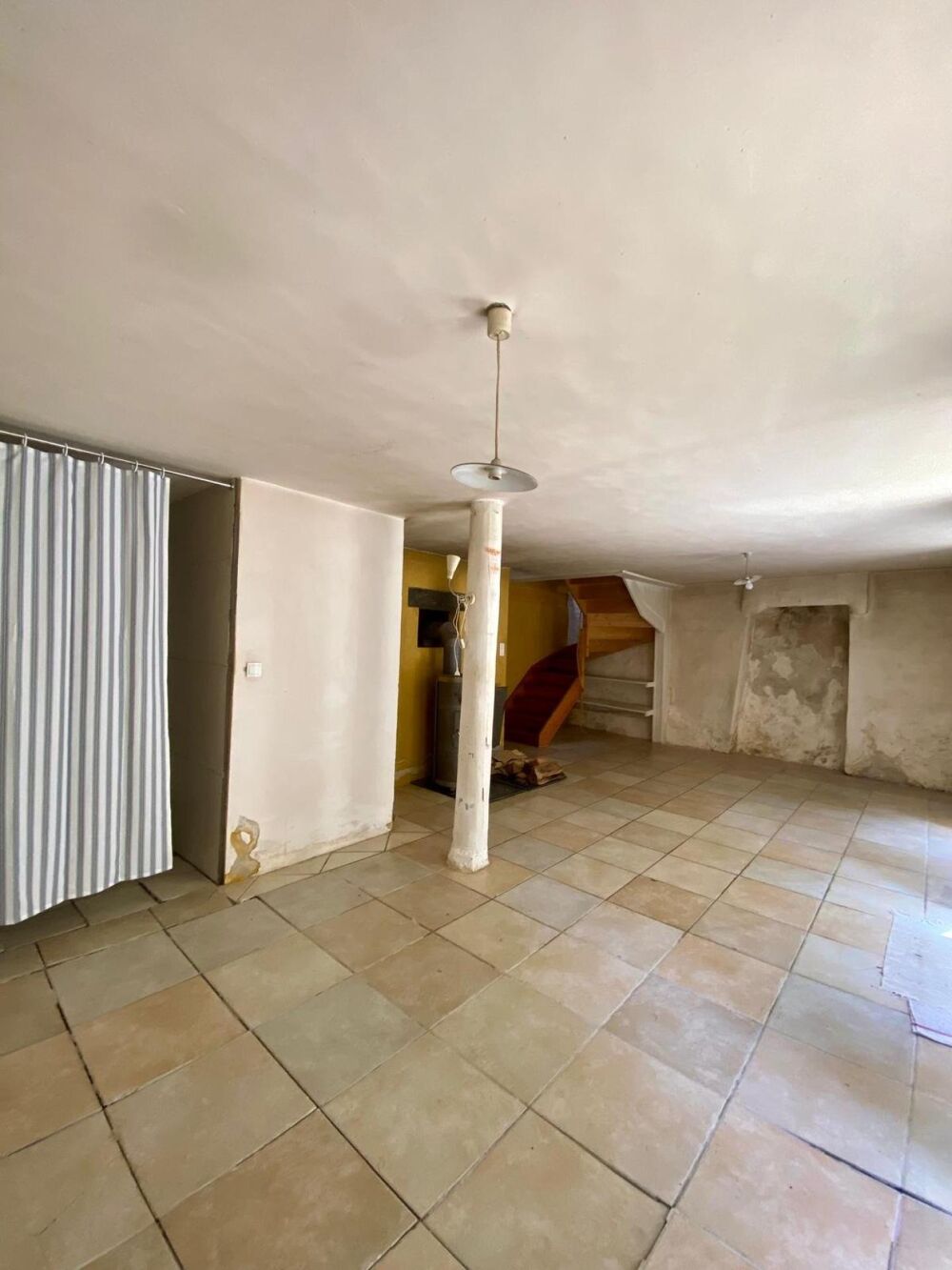 Vente Maison Maison 80M² avec dépendance sur grand terrain plat d'1Hectare Devesset