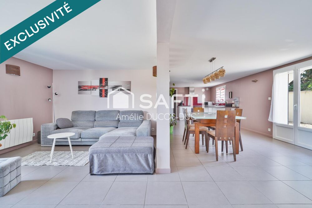 Eysines - Maison familiale rénovée en parfait état, séjour avec cuisine ouverte, 3 chambres, bureau, salle de bains, 3 WC, local