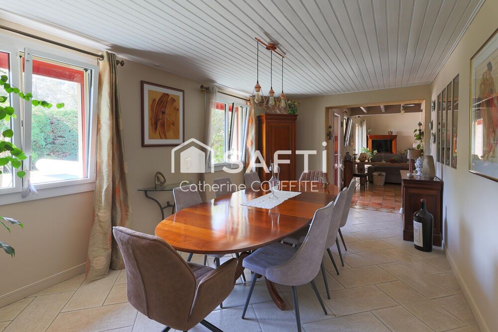 Beaux volumes pour cette maison de 5 ch, au calme