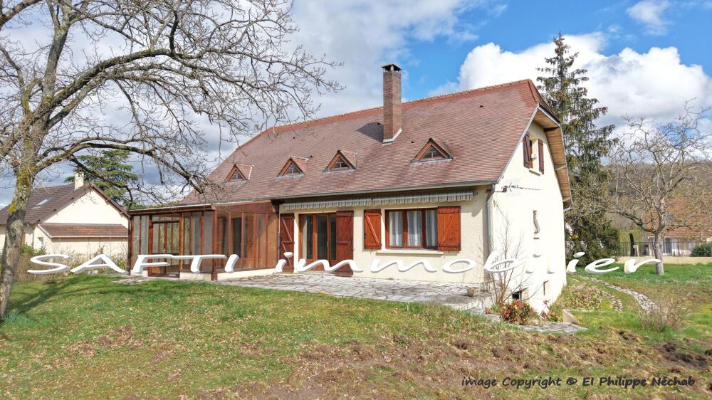 Maison de 177m2 habitables - 4 chambres - terrain de 1030m2 autour + sous-sol total .