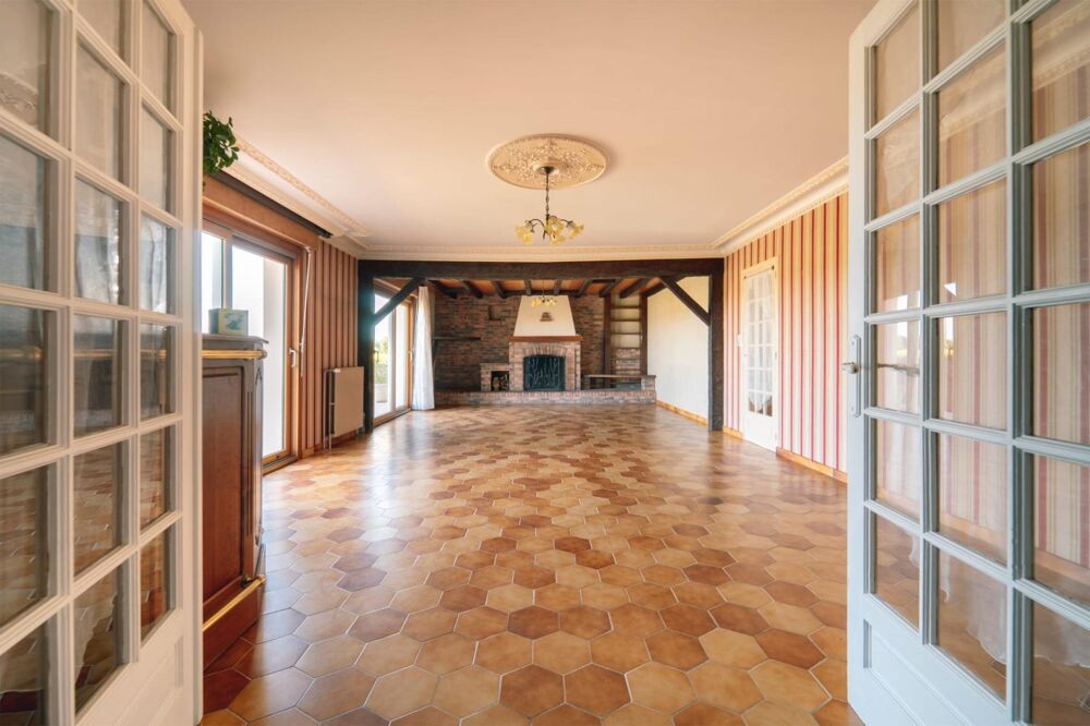 Maison de qualité de 135 m² à rénover avec un terrain de 6855 m² dans la campagne d'argentré du Plessis