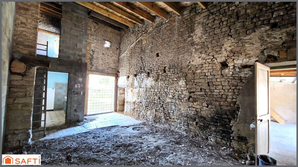 Maison en pierre à rénover avec fort potentiel