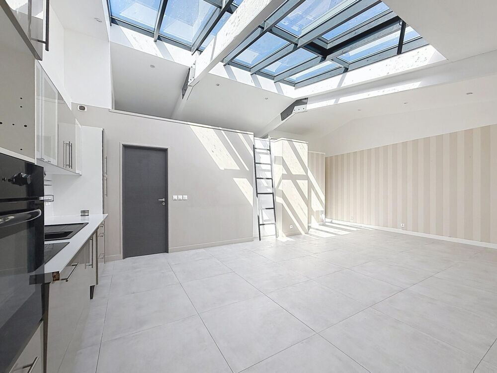 Esprit loft, central, volume, tout confort !