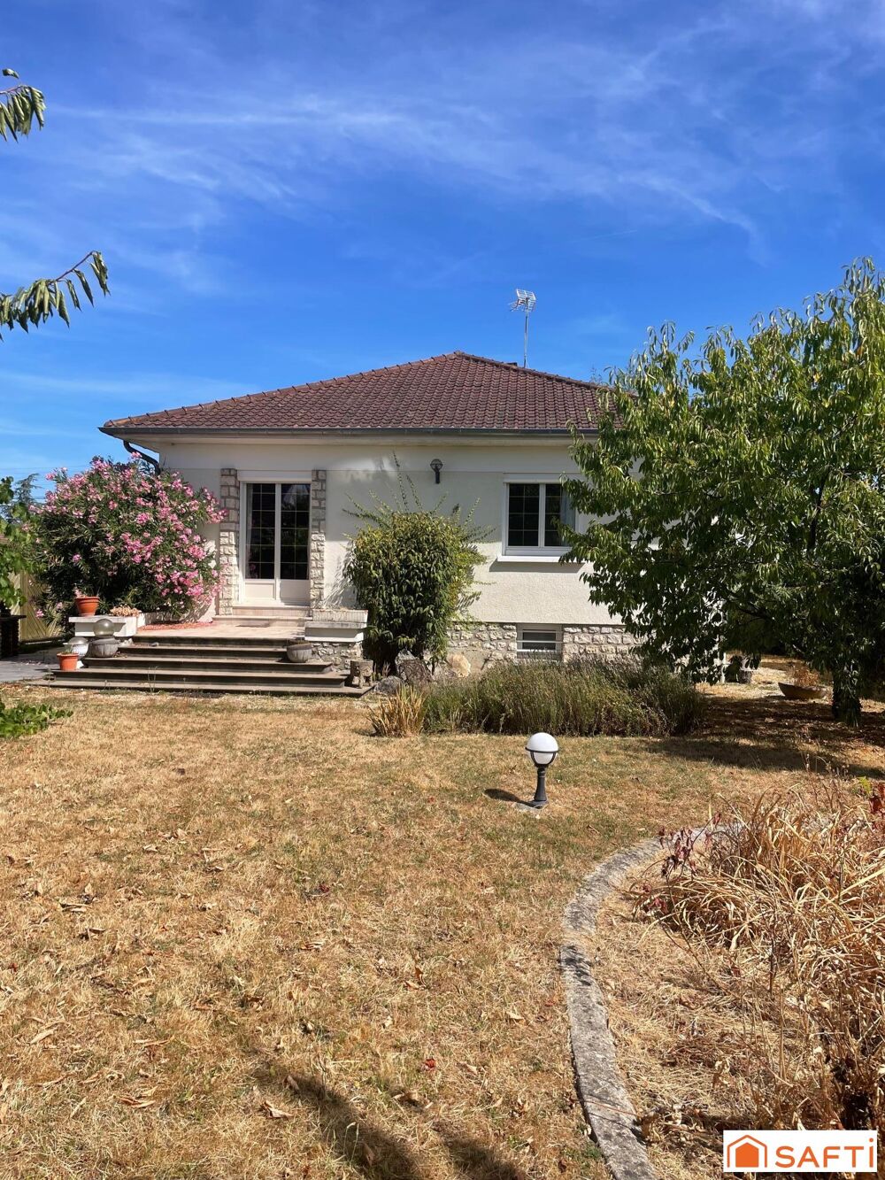 Vente Maison Maison 200 m2 sur s/sol total - Terrain 1037 m2 - 5 chambres - Accessibilité PMR Ballancourt-sur-essonne