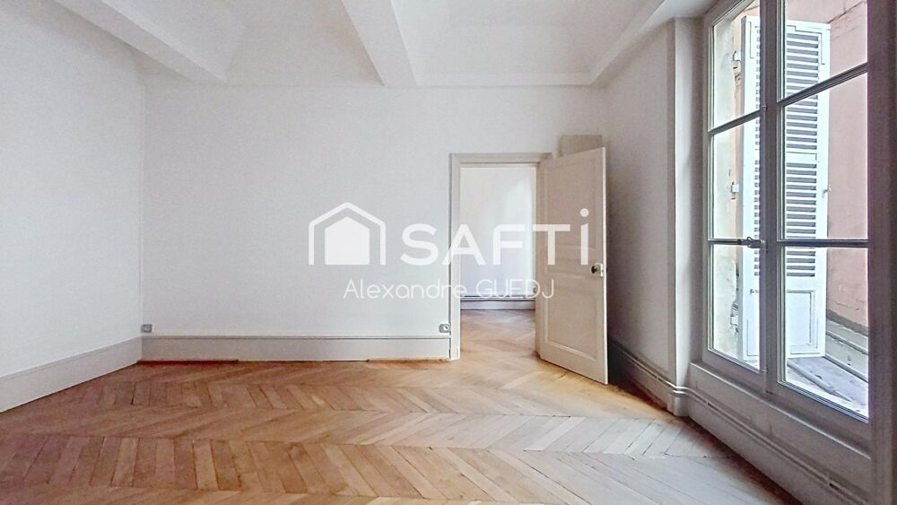 TRES GRAND APPARTEMENT PLACE BELLECOUR LYON