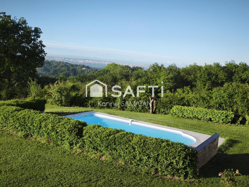 Pechbonnieu  Propriété rare de 270 m² avec grange aménagée, sur 12 000 m² de terrain, vue exceptionnelle sur les Pyrénées, sans