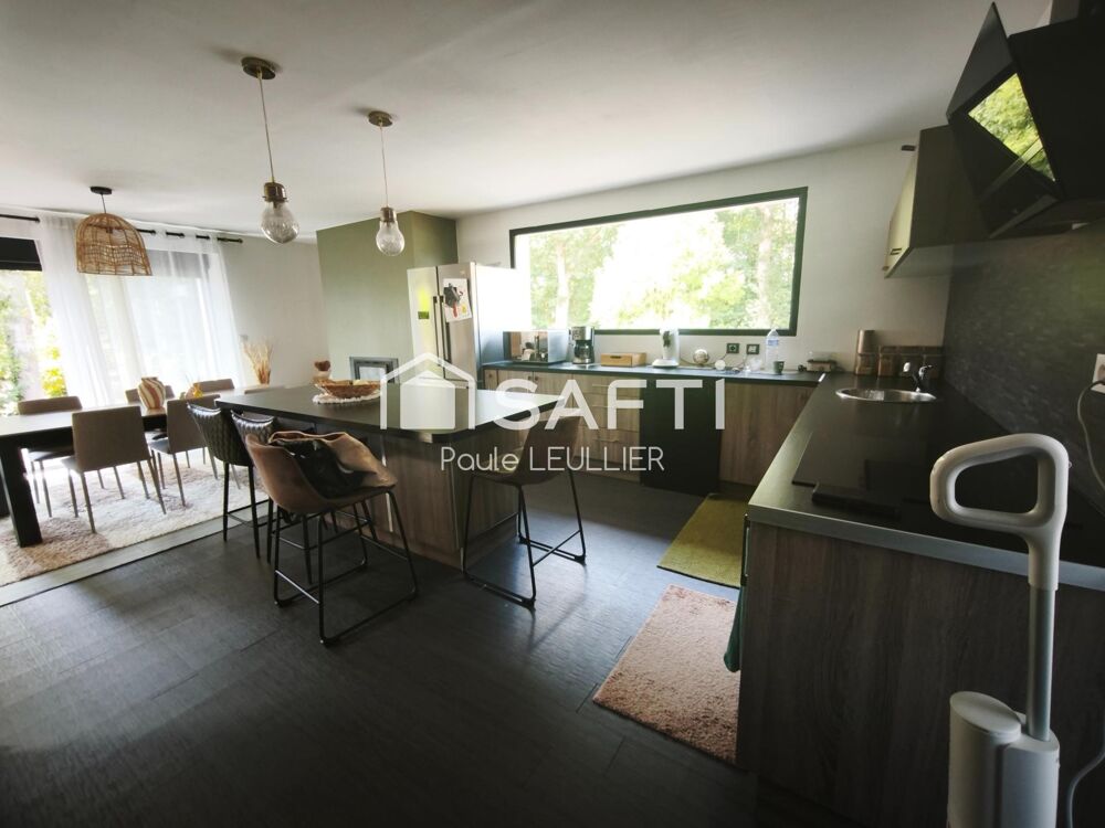 Vente Maison Maison atypique pleine de charme avec jardin clos sans vis-à-vis, à deux pas des écoles et commerces de La Saussay. La saussaye