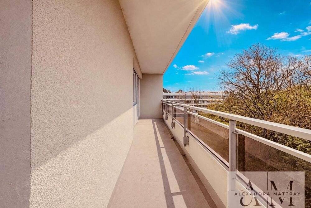 Appartement 4 pièces  101 m²  Dernier étage avec ascenseur  Résidence avec parc  10 minutes à pied du centre de Caudéran