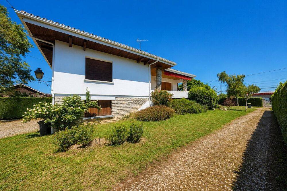 Maison familiale avec grand terrain de 3 370 m², garage de 90 m² et beau potentiel d'évolution