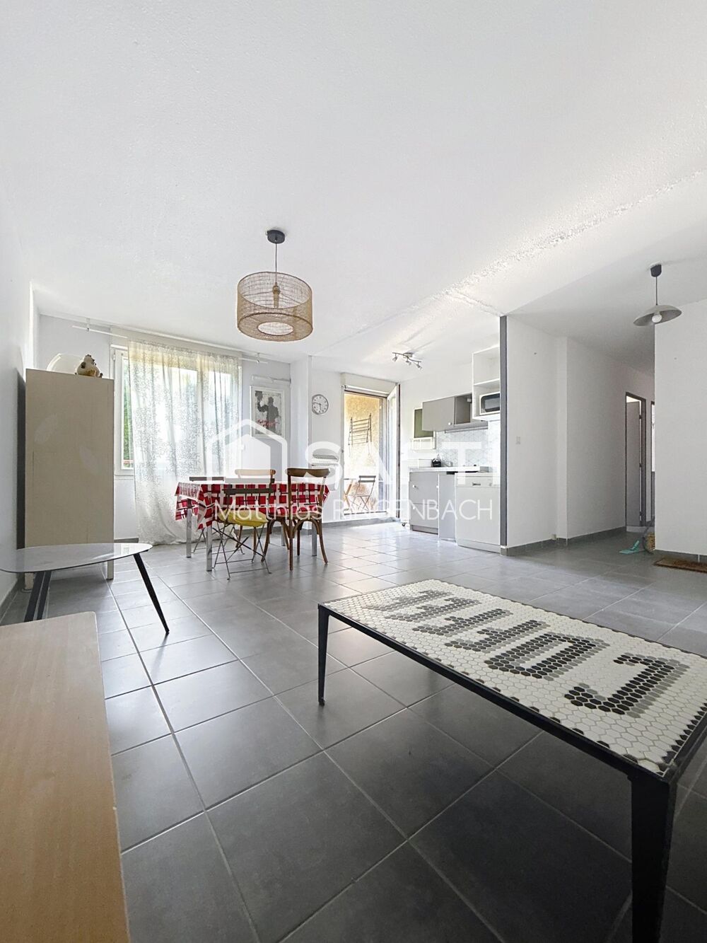 Appartement avec garage, cave, climatisation.