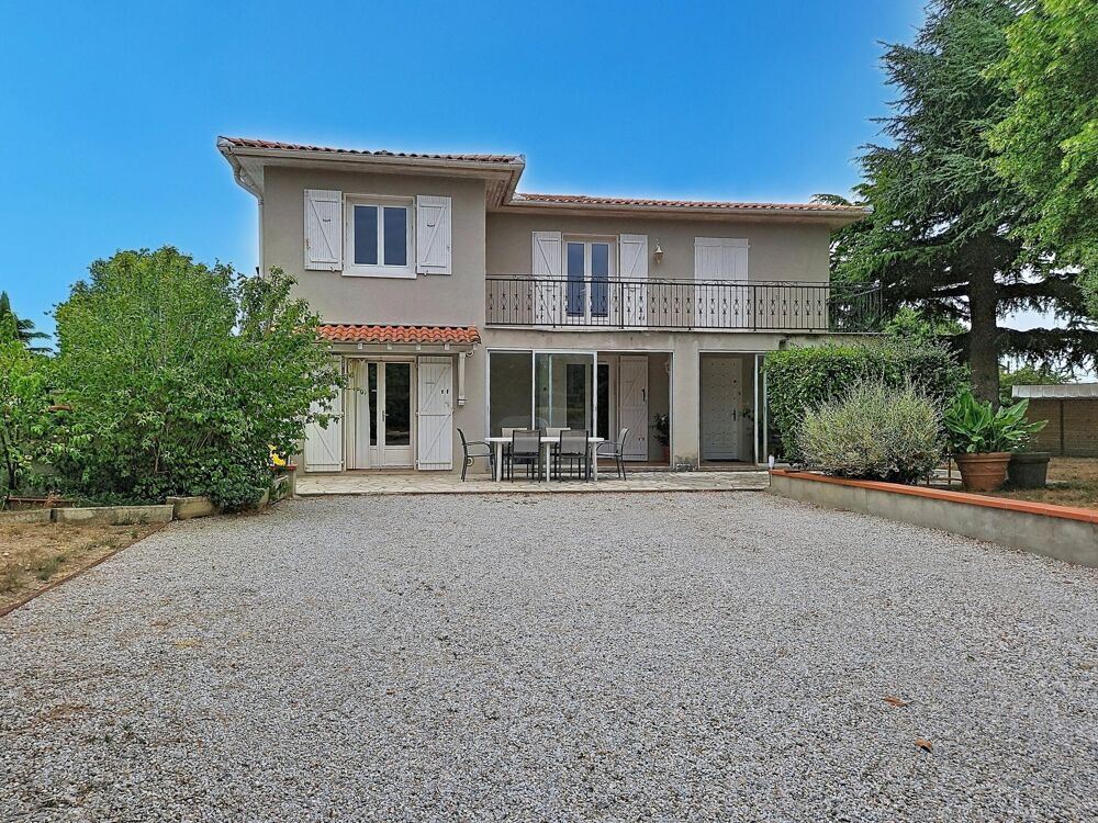 VILLA FAMILIALE D'EXCEPTION  193 m²  7 CHAMBRES  PISCINE  TERRAIN DE 1 800 m²