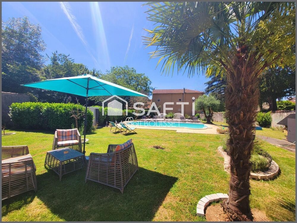 Belle prestation, maison T4 de 138m² et son studio T1 environ 28m², combles, terrasses, cour, abris couverts, garage, atelier, g