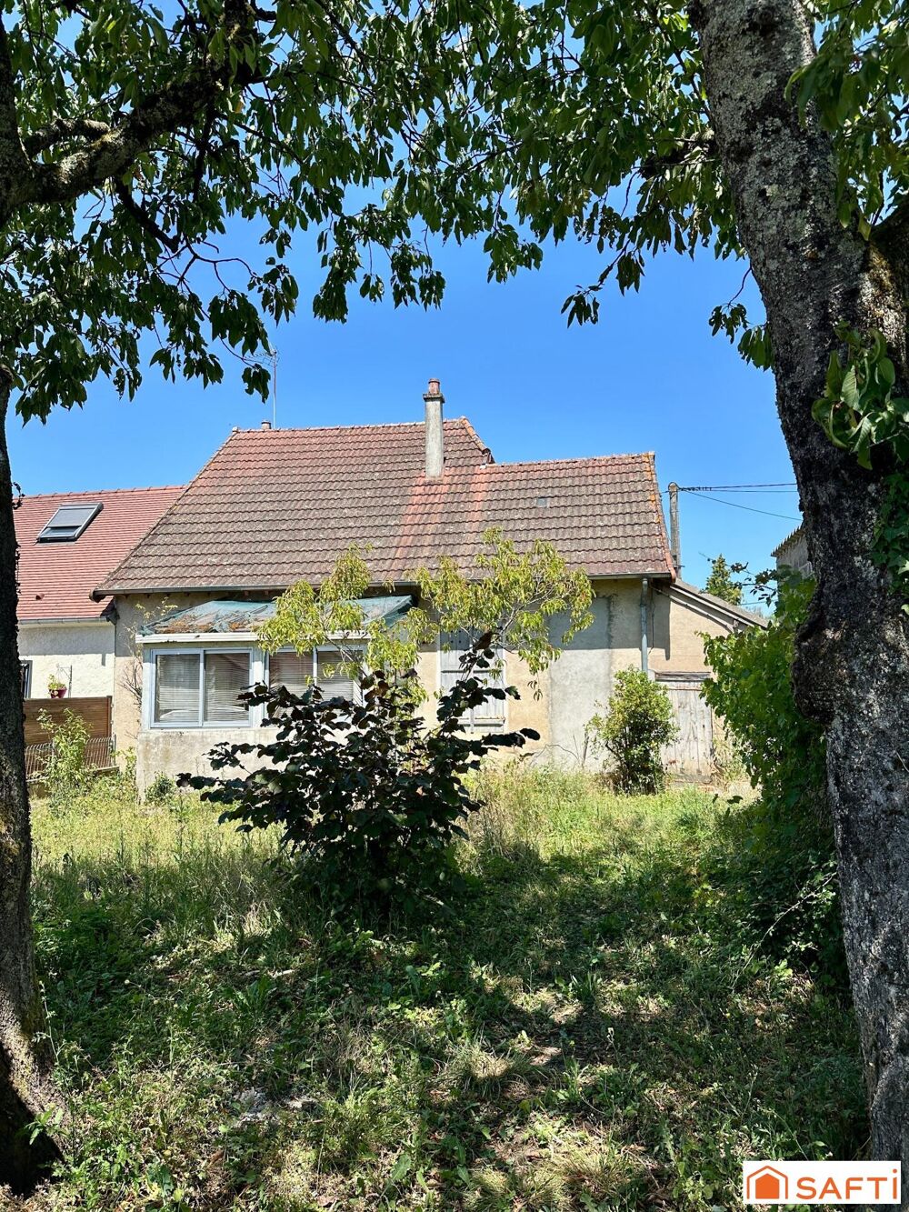 Maison mitoyenne avec 2 chambres, à rénover