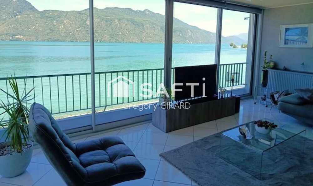 Vente Appartement Ce bien bénéficie d'une vue magnifique sur le lac du Bourget et la dent du chat. Entièrement rénové avec des matériaux de qualit Aix-les-bains