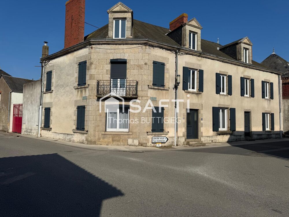 Maison bourgeoise en centre bourg avec dépendances.