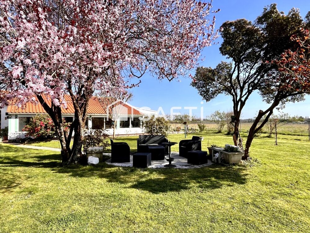 Vente Maison À Sablonceaux, maison de plain pied d'environ 135 m2 sur parcelle de 1650 m2, avec garage Sablonceaux
