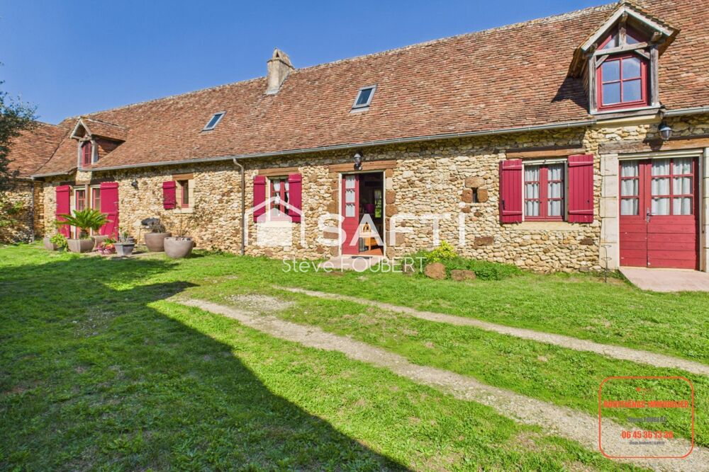 Belle Périgourdine aux pieds du château