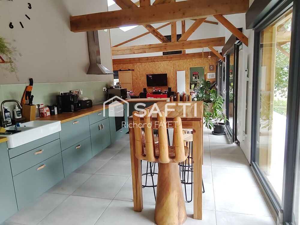 Maison 5 pièces 150 m² · à Saint-Bonnet-sur-Gironde · 150 m² · 275 000 €