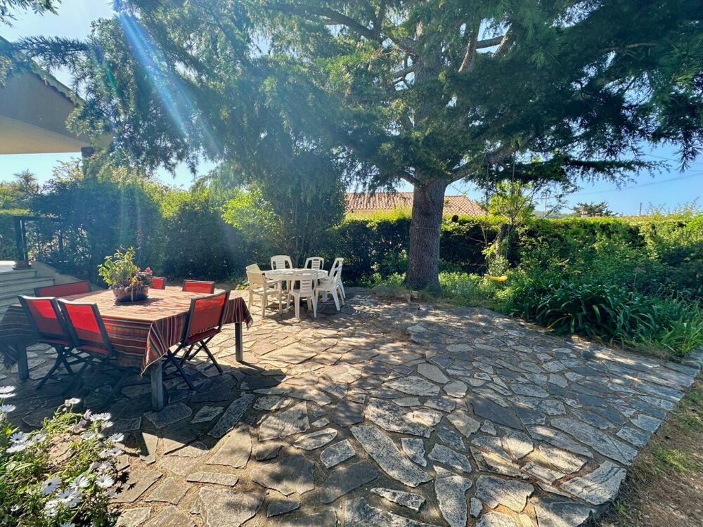Six Fours les plages, maison individuelle T7 de 130 m2 sur parcelle de 950 m2 avec piscine et garage