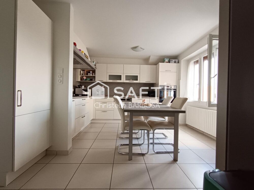 Vente Maison Maison familiale rénovée – 2 garages avec mezzanines et nombreux espaces de rangement Vasselin