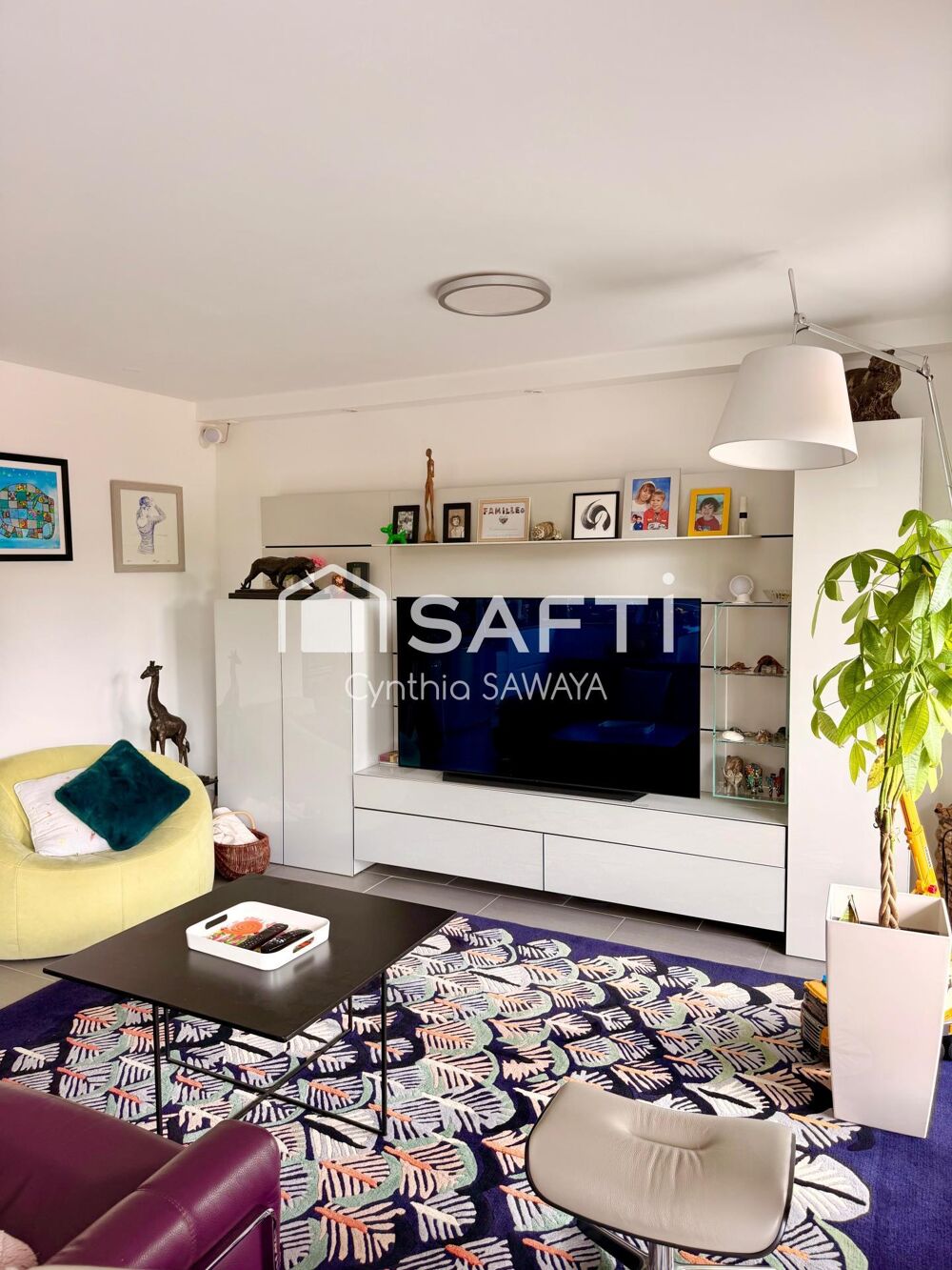 Appartement exceptionnel avec 2 places de parking extérieures et 2 celliers, avec vue sur Lycée Saint-Elme