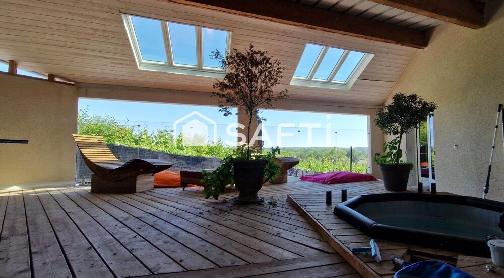 maison atypique offrant un havre de paix avec vue dégagée