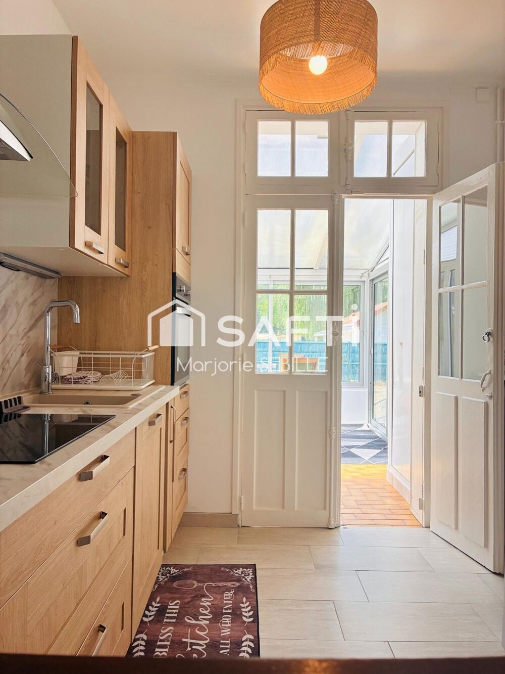 Maison rénovée en pierre avec sous-sol total, jardin clos et accès rapide à la gare