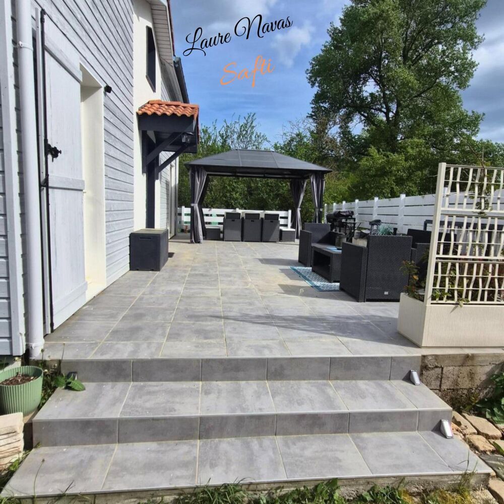 Vente Maison Très belle maison en ossature bois, rénovée, cadre verdoyant et calme. Proche de toutes commodités. Bas-en-basset