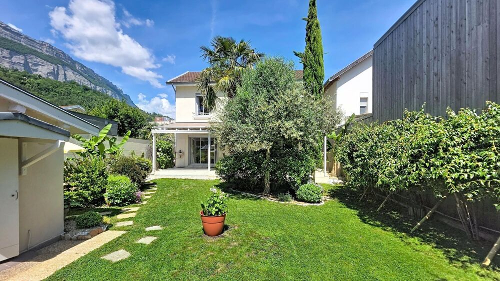 Corenc Montfleury très jolie maison années 30 entièrement rénovée.